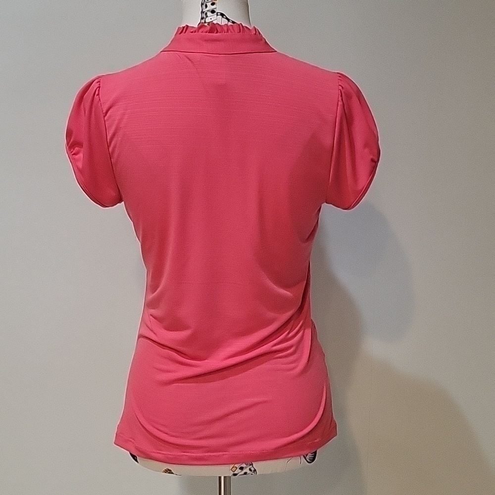 Hot pink ruffled top, cap sleeves, keyhole neckline. Rutched at the sides Size L - Picture 4 of 9